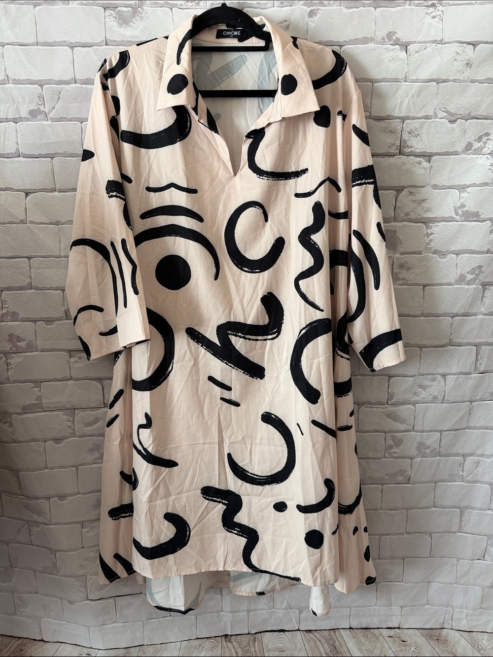 Chicme Black & Beige Abstract Long-Sleeve Tunic Dress